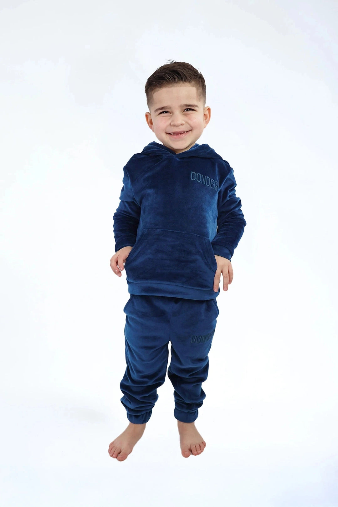 Velvet Suit Midnight Navy — luxe fluwelen kinderpak blauw — volledig beeld | Donder