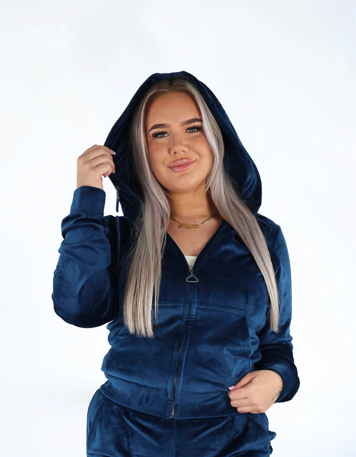 Velvet Vest Midnight Navy — fluwelen twinning vest navy — close-up | Donder