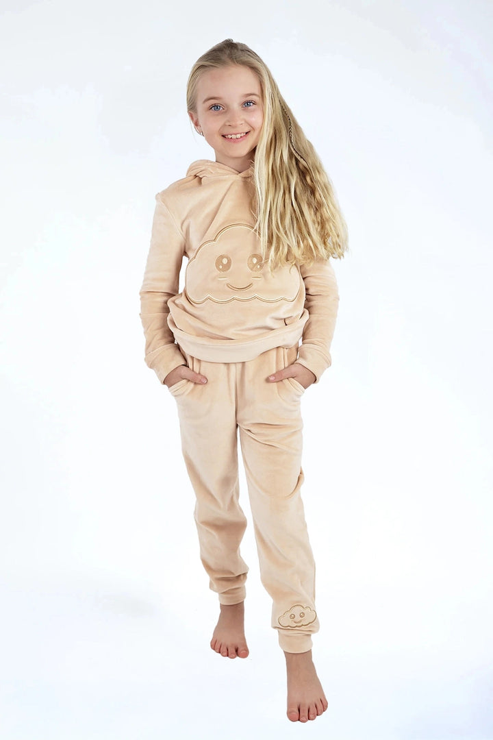 Velvet Suit Banana Freeze — luxe fluwelen kinderpak — op model | Donder