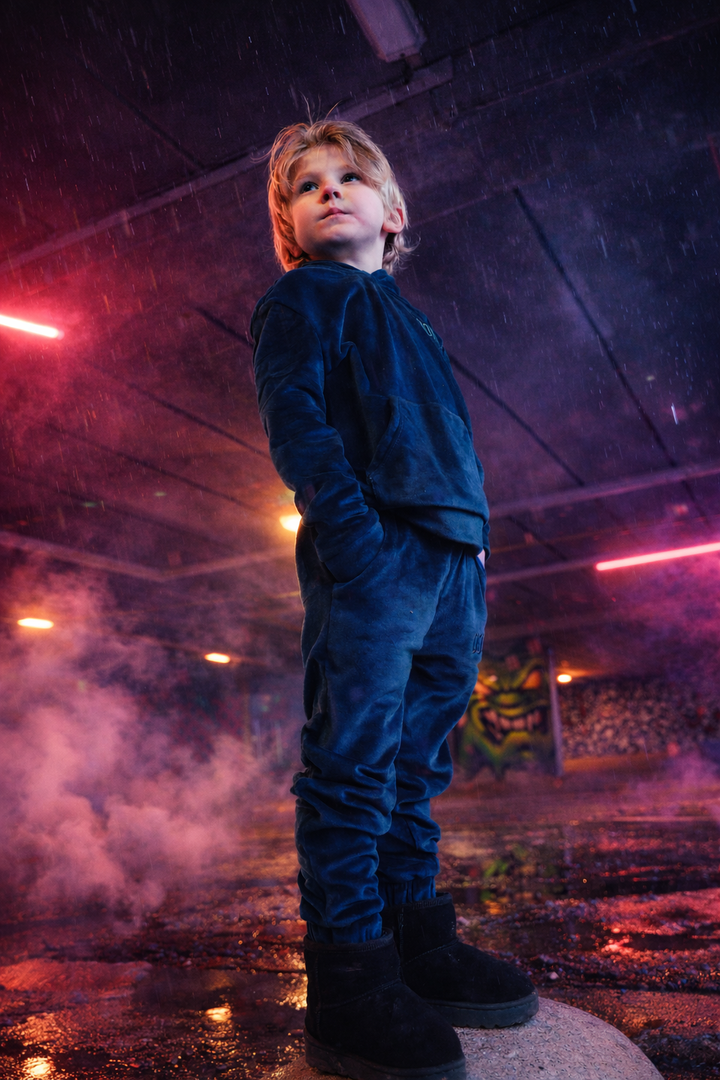 Velvet Suit Midnight Navy — luxe fluwelen kinderpak blauw — maat detail | Donder