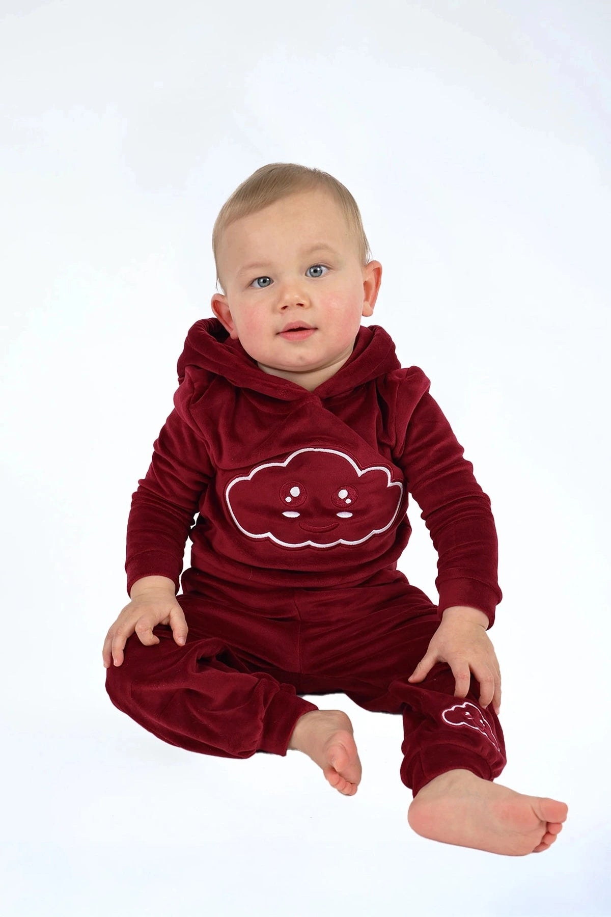 Velvet Suit Red Velvet — luxe fluwelen kinderpak rood — stofdetail | Donder