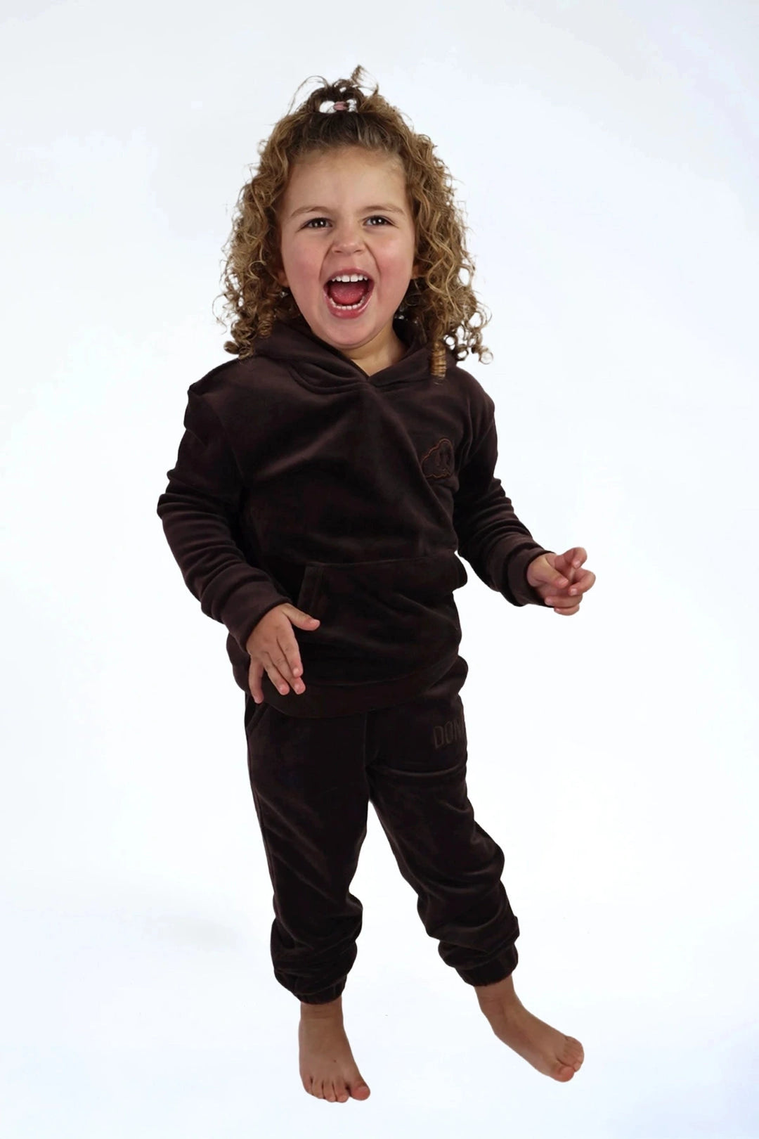 Velvet Suit Teddy Brownie — luxe fluwelen kinderpak bruin — styling | Donder